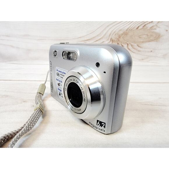 HP PhotoSmart M547 Point & Shoot Pocket Digital Camera DIGICAM W/ Card & Case - Picture 6 of 16